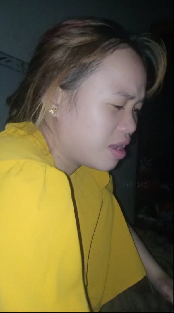 Cận cảnh Melody Marks bú buồi cha dượng đầu hói