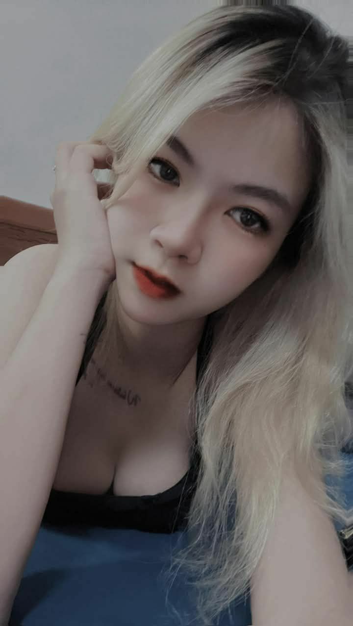 Bố thất nghiệp ở nhà quan hệ con gái làm niềm vui vơi đi buồn chán